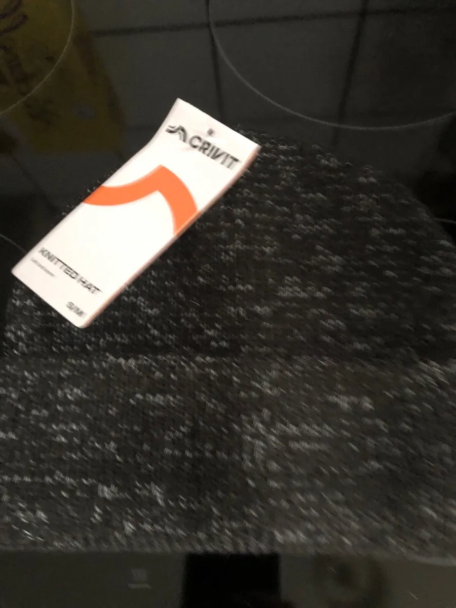 Boys BNWT hat S /M €5 - Image 2