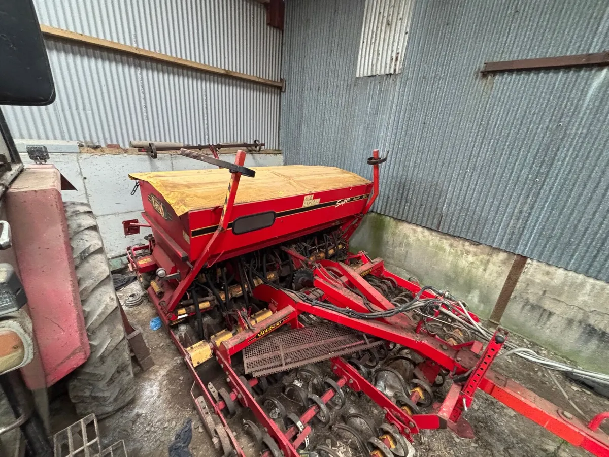 Vaderstad seed and fertiliser drill - Image 3