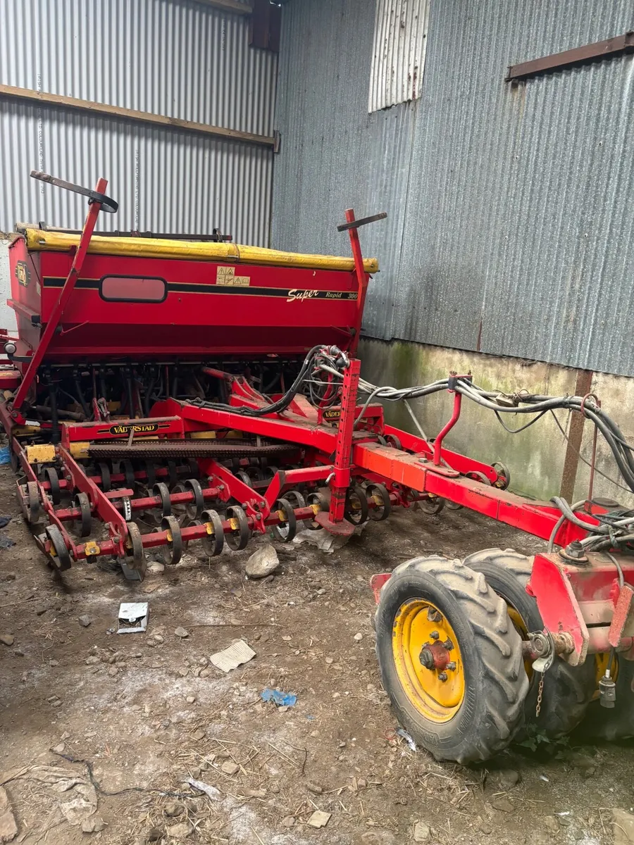 Vaderstad seed and fertiliser drill - Image 1