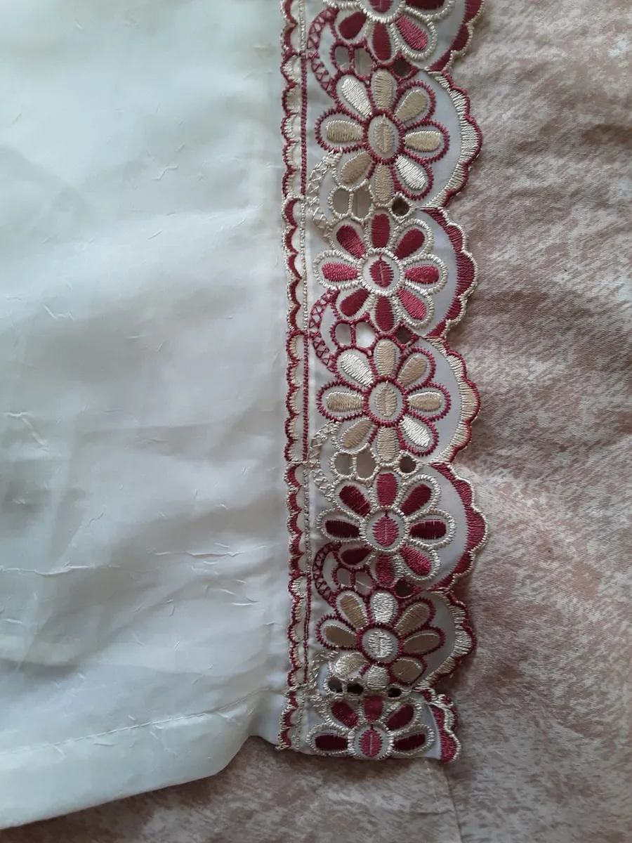 Beautiful lace drapes embroidered pattern - Image 3