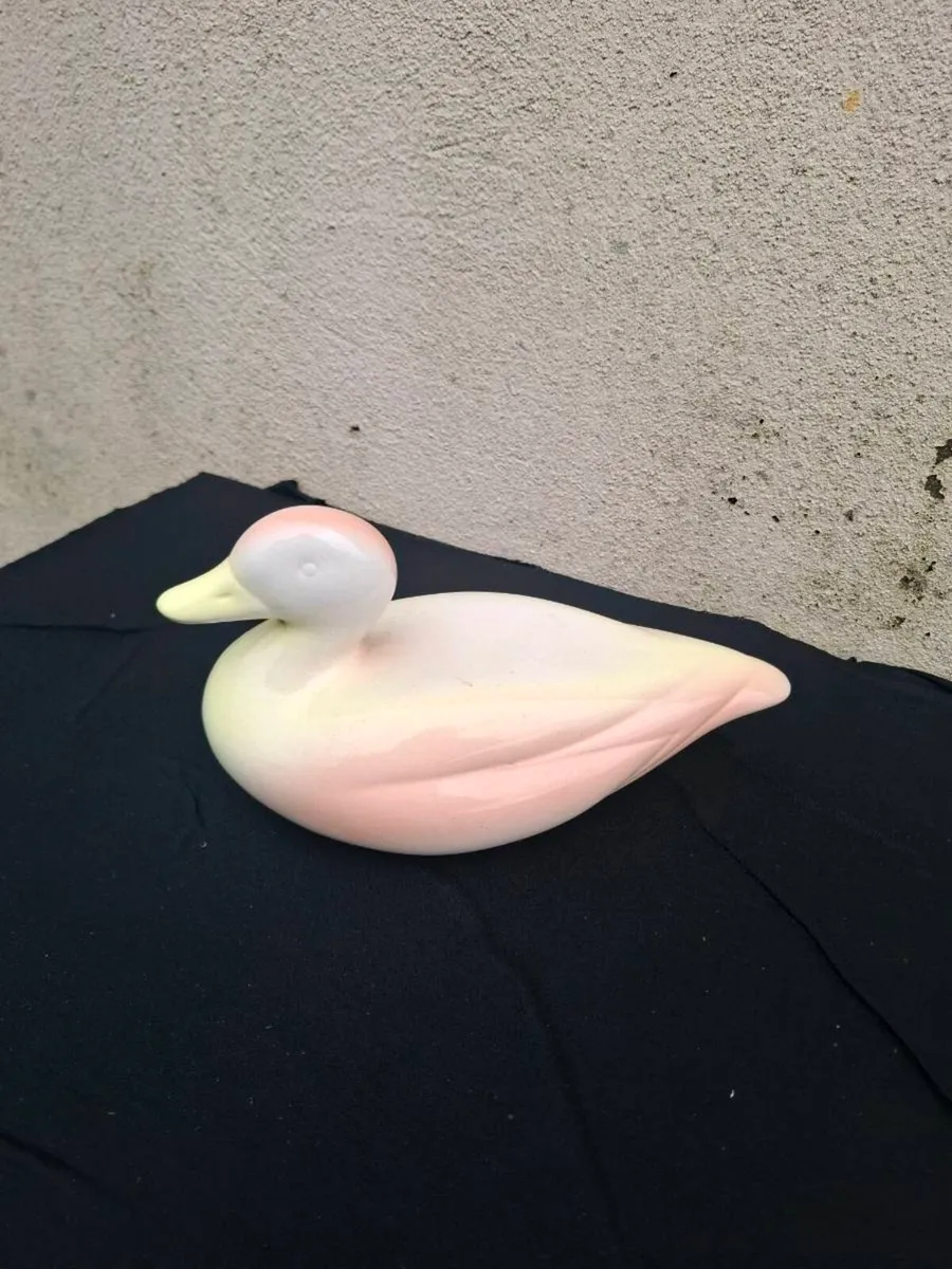Pastel ceramic duck possible to post - Image 1