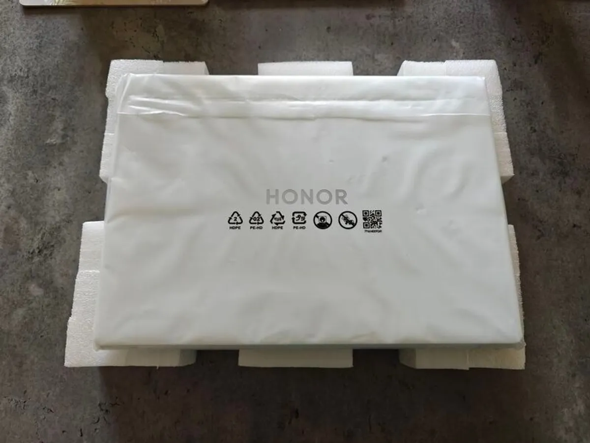 Honor Magic Book 14 Pro 2026 model Global version. - Image 2