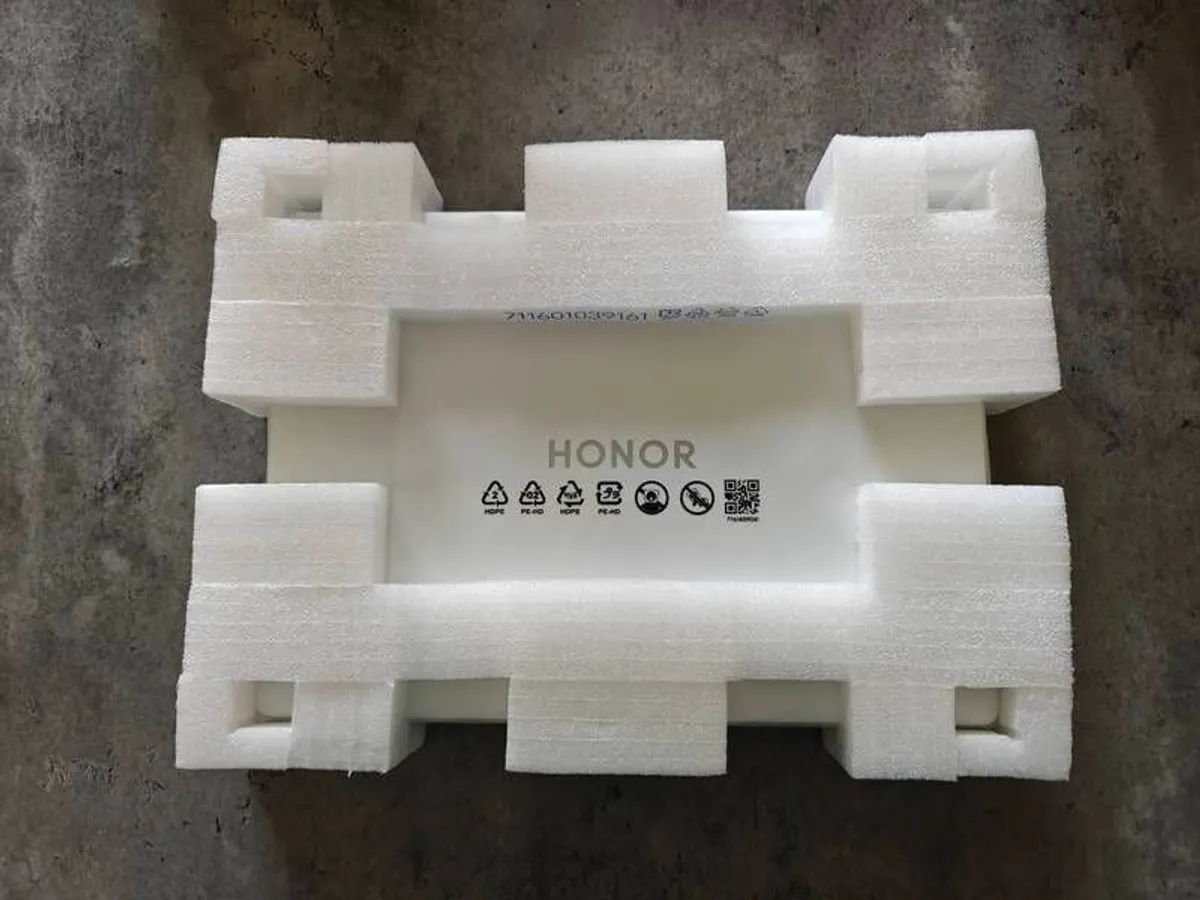 Honor Magic Book 14 Pro 2026 model Global version. - Image 3