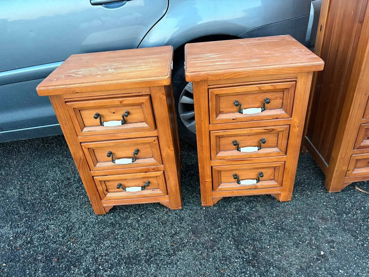 2 bedside lockers - Image 1