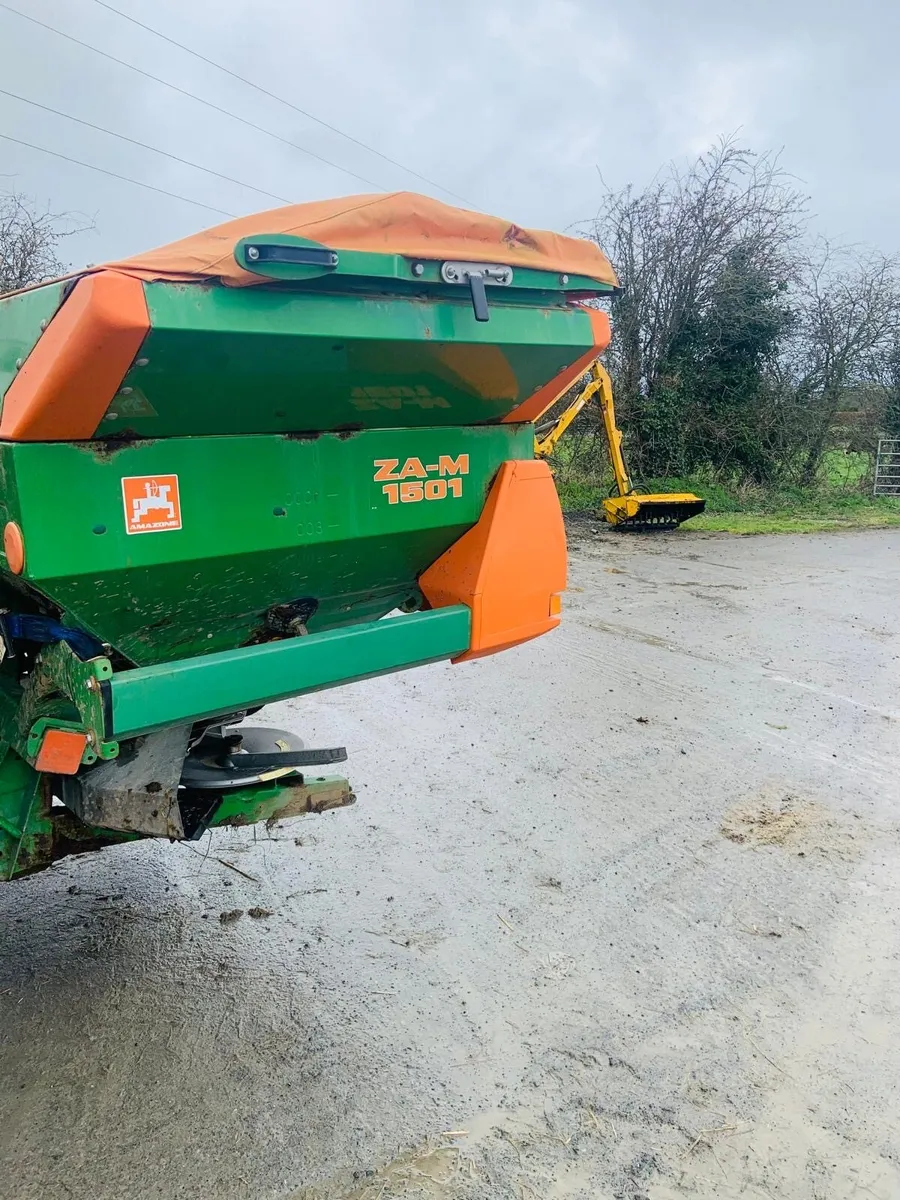 2 Amazone Spreaders - Image 3