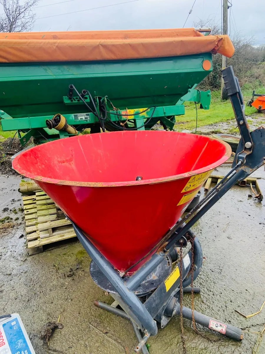 2 Amazone Spreaders - Image 4