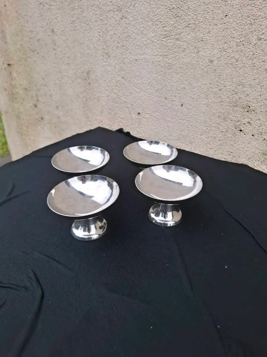 4 ice cream cups postage possible - Image 1