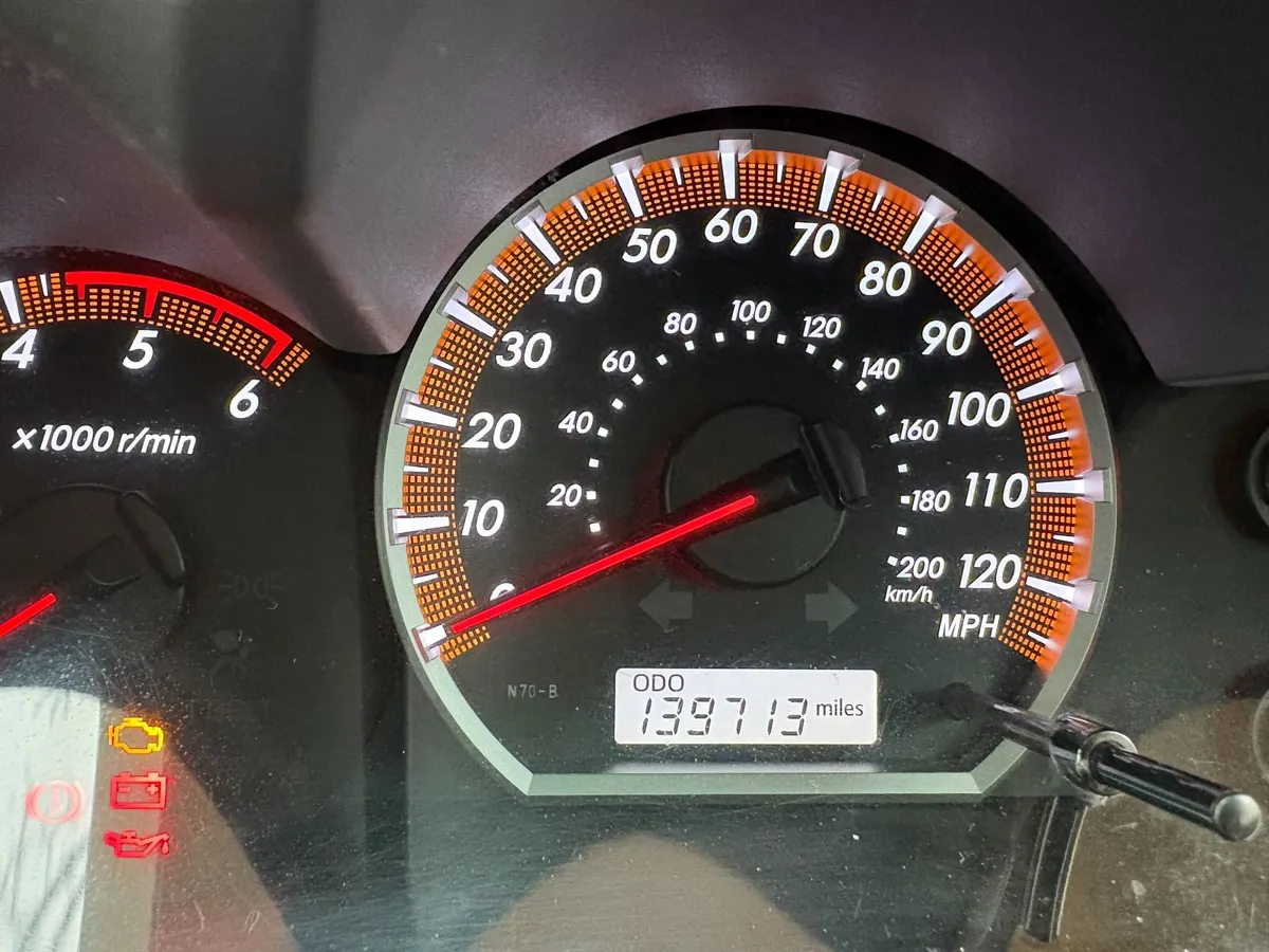 Toyota Hilux 2012 - Image 2