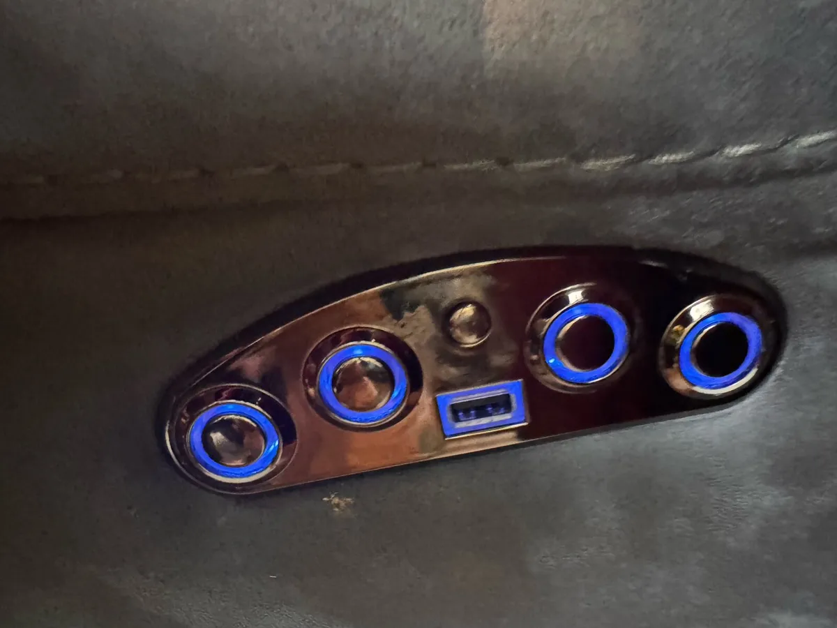 Large Electric recliner corner sofa with L shape - Image 4