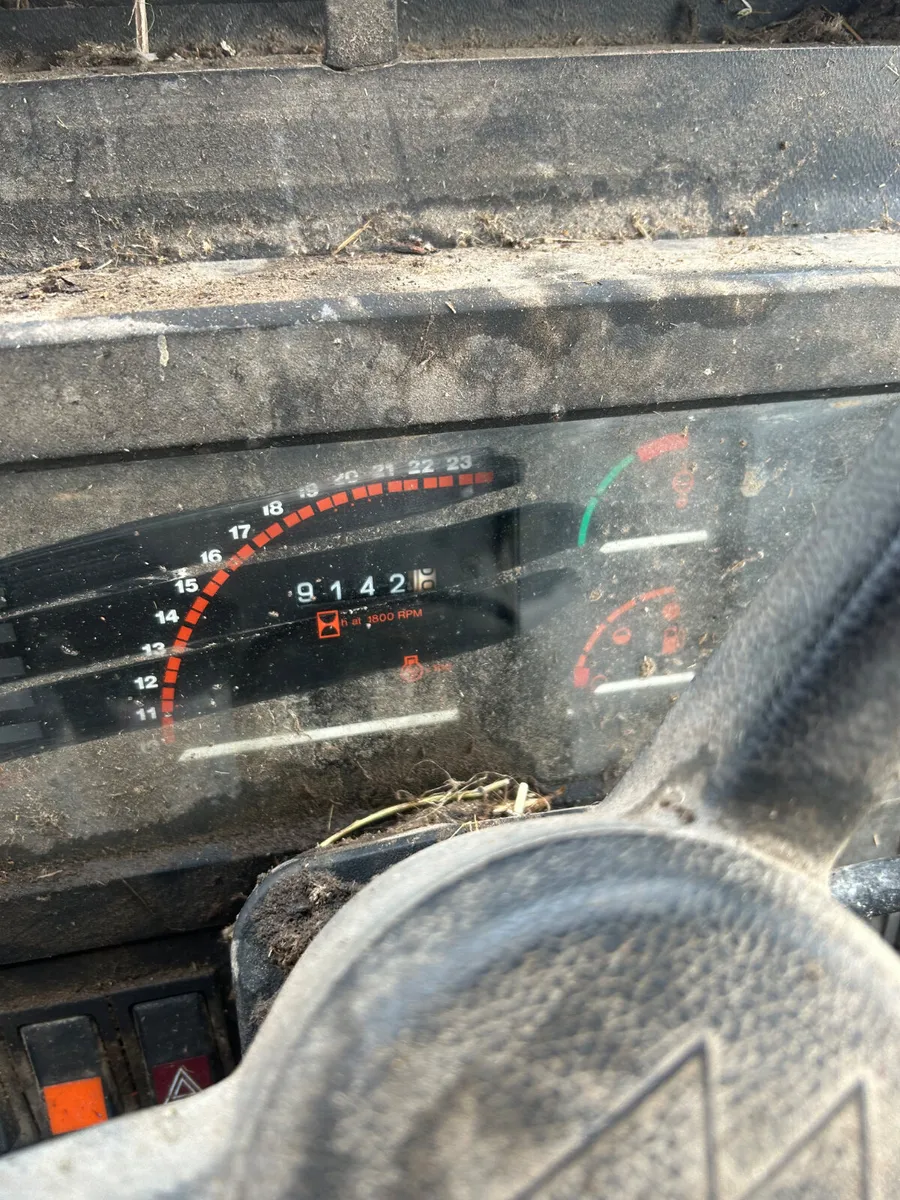 1988 Massey Ferguson 390 2wd - Image 2