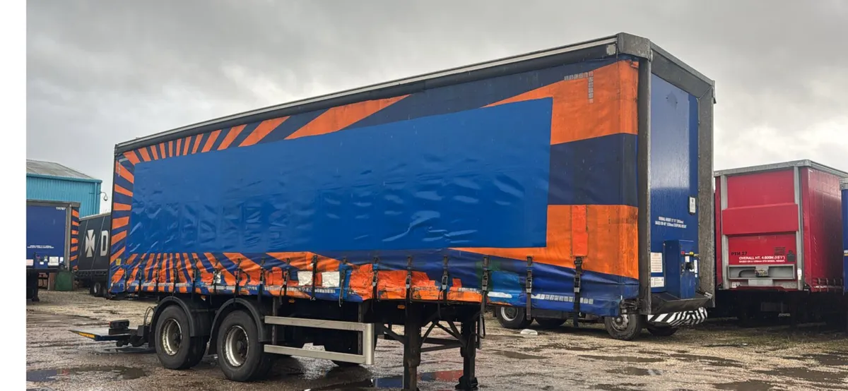 2015 urban 10.2 Long Curtainsider Rear steering - Image 4