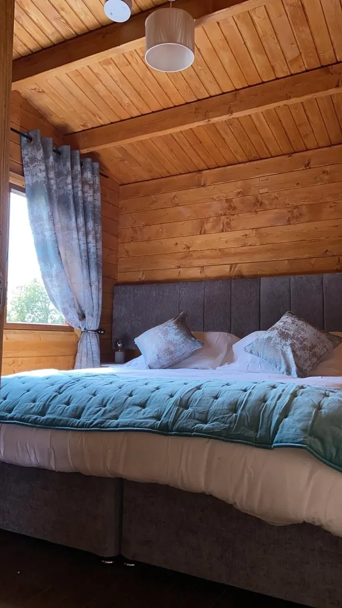 2 Bedroom Log Cabin - Image 1