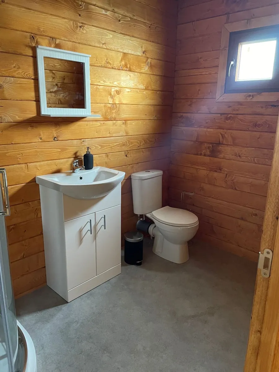 2 Bedroom Log Cabin - Image 2