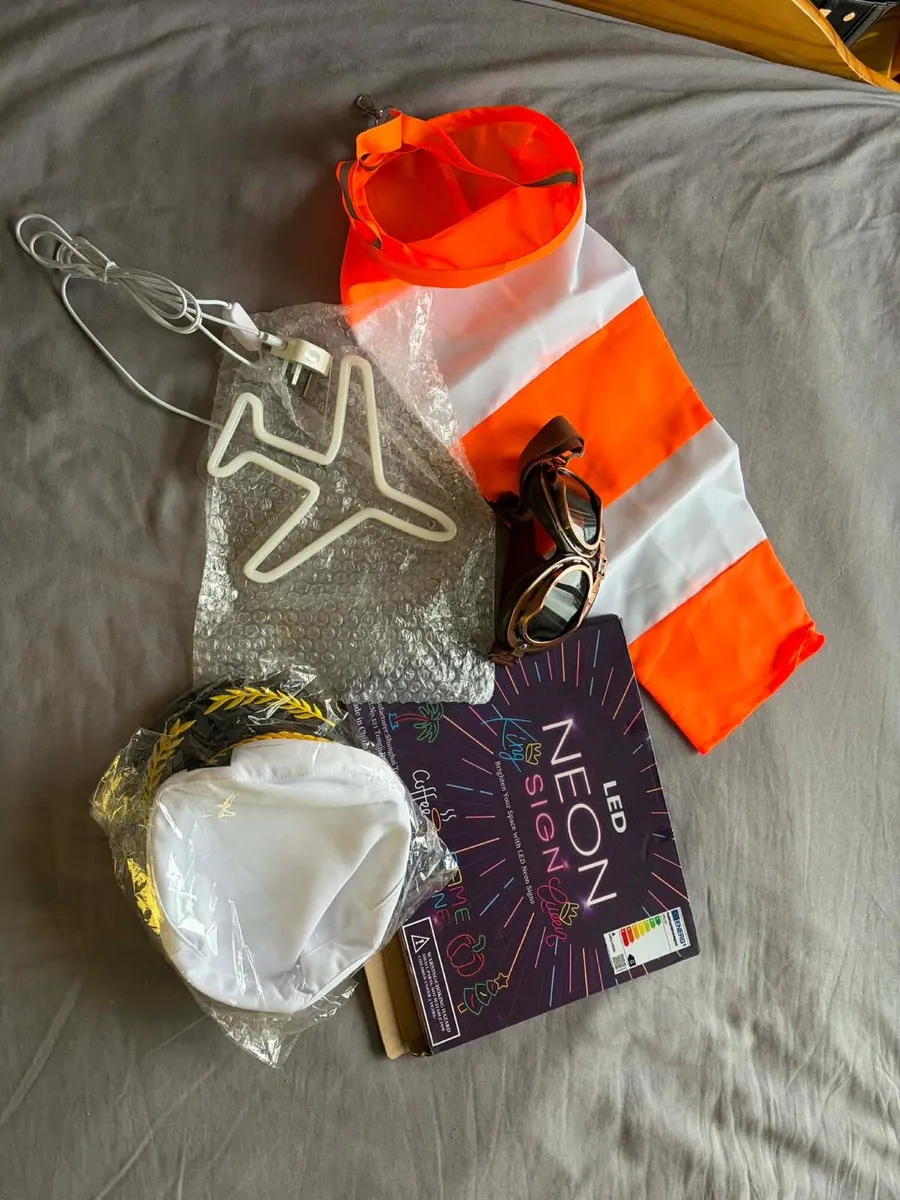 Airport home decorations - Image 1