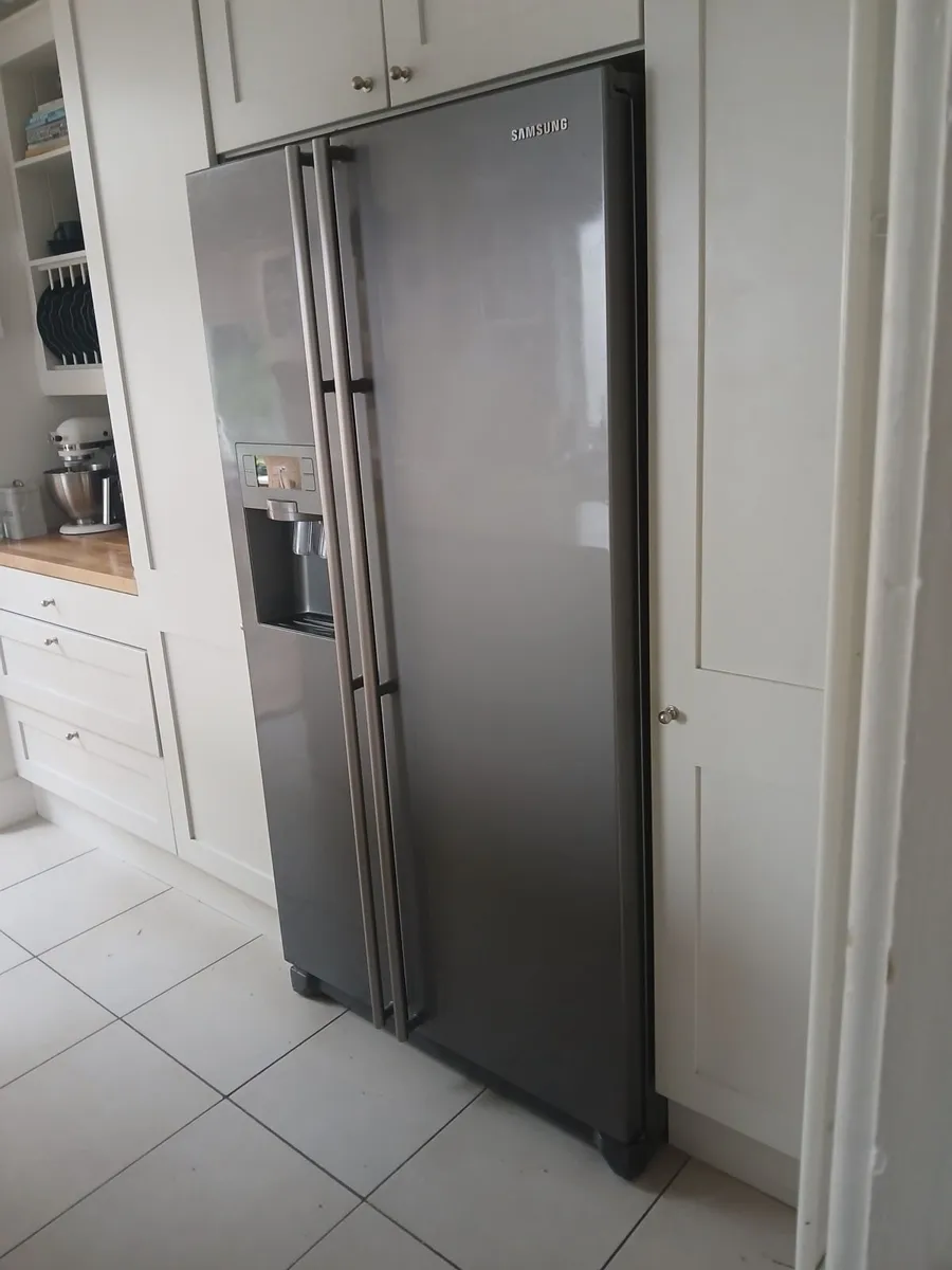 Samsung American Style Fridge Freezer - Image 1