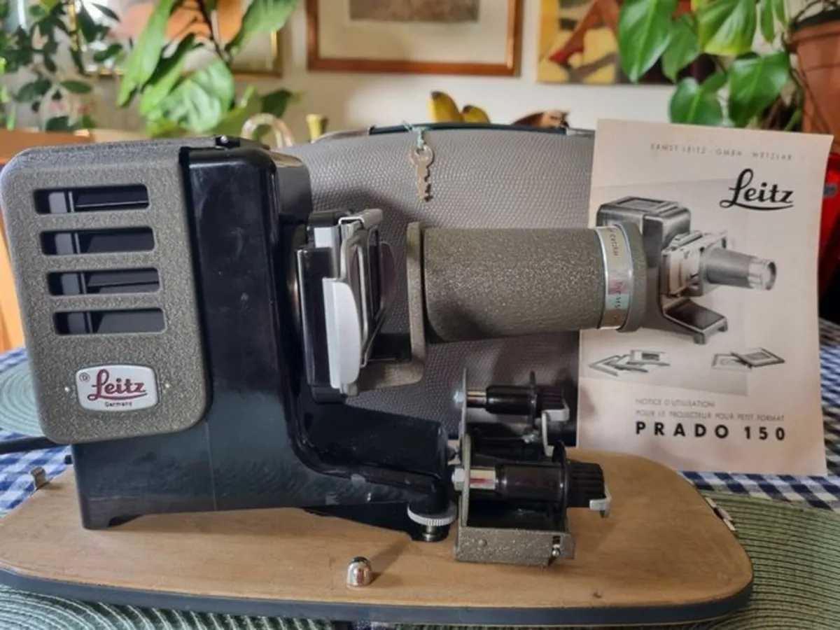 Vintage German Leitz projector - Leica - Image 1