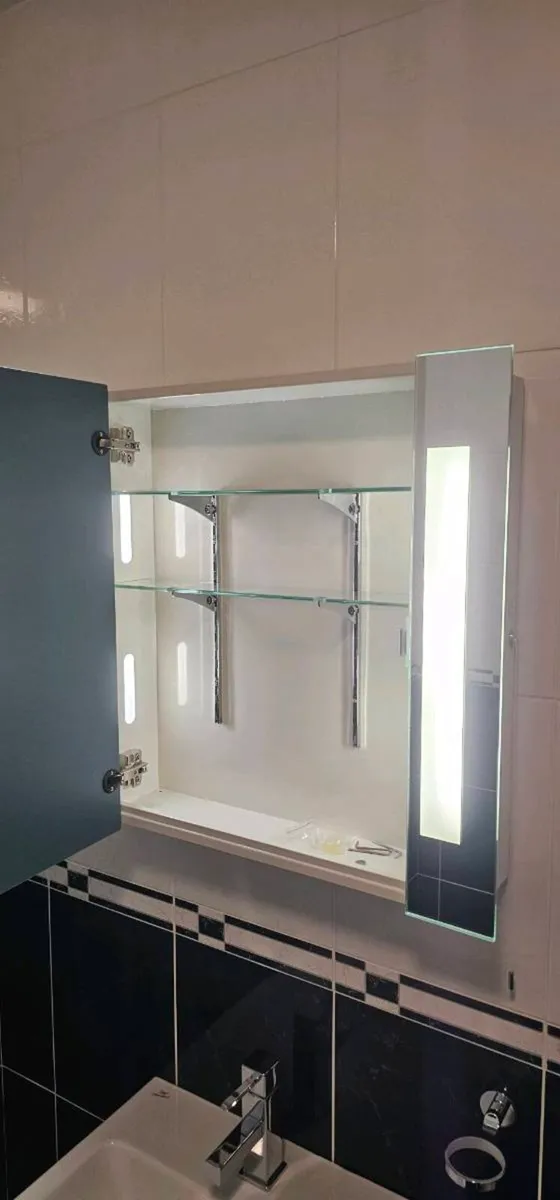 Bathroom mirror cabinet w/ fluorescent side lights - Image 2