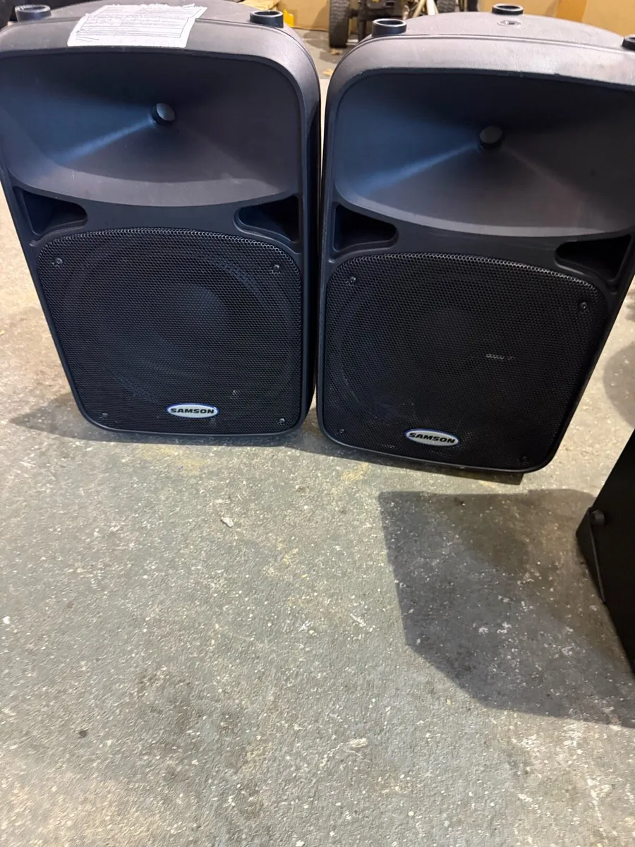 Samson Auro D12 speakers - Image 1
