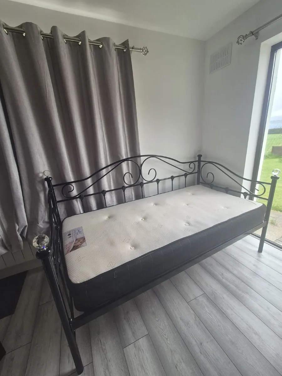 Day bed with mattress - Image 4