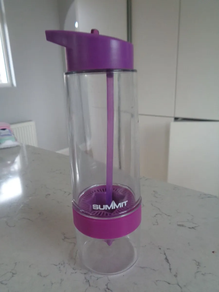 Summit Fruit Infuser Water Bottle for Sale - Image 4