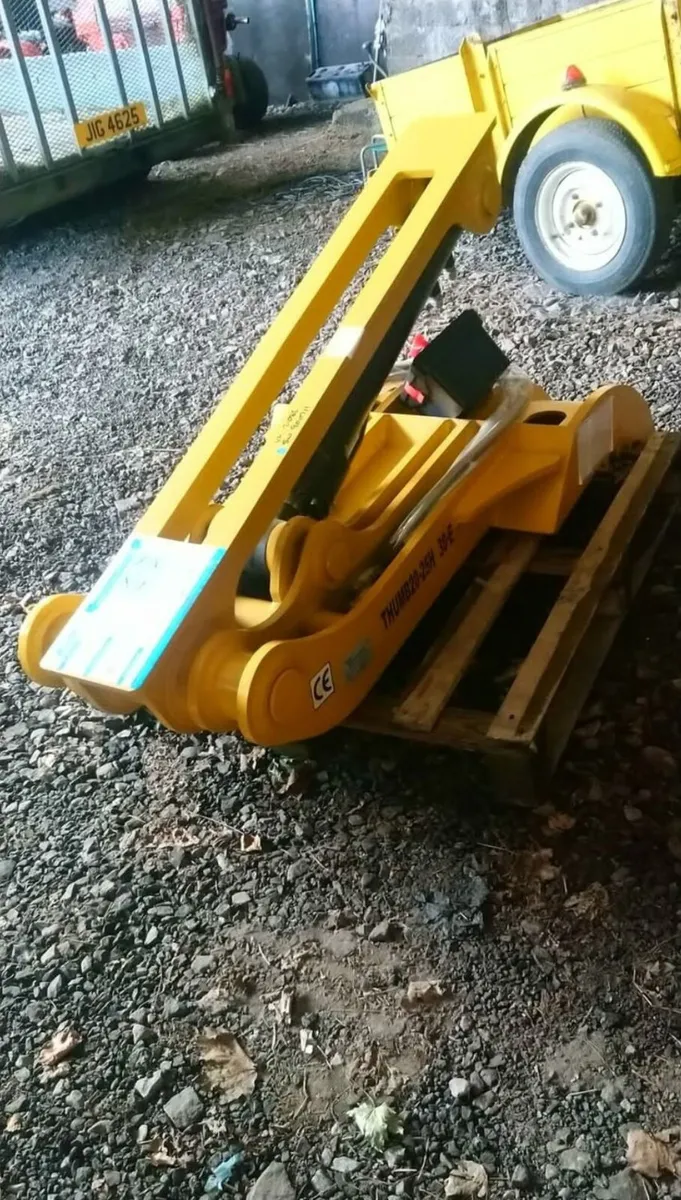 NEW 20 TON HYDRAULIC THUMB - Image 2