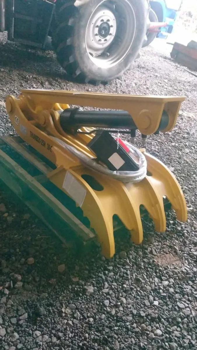 NEW 20 TON HYDRAULIC THUMB - Image 3