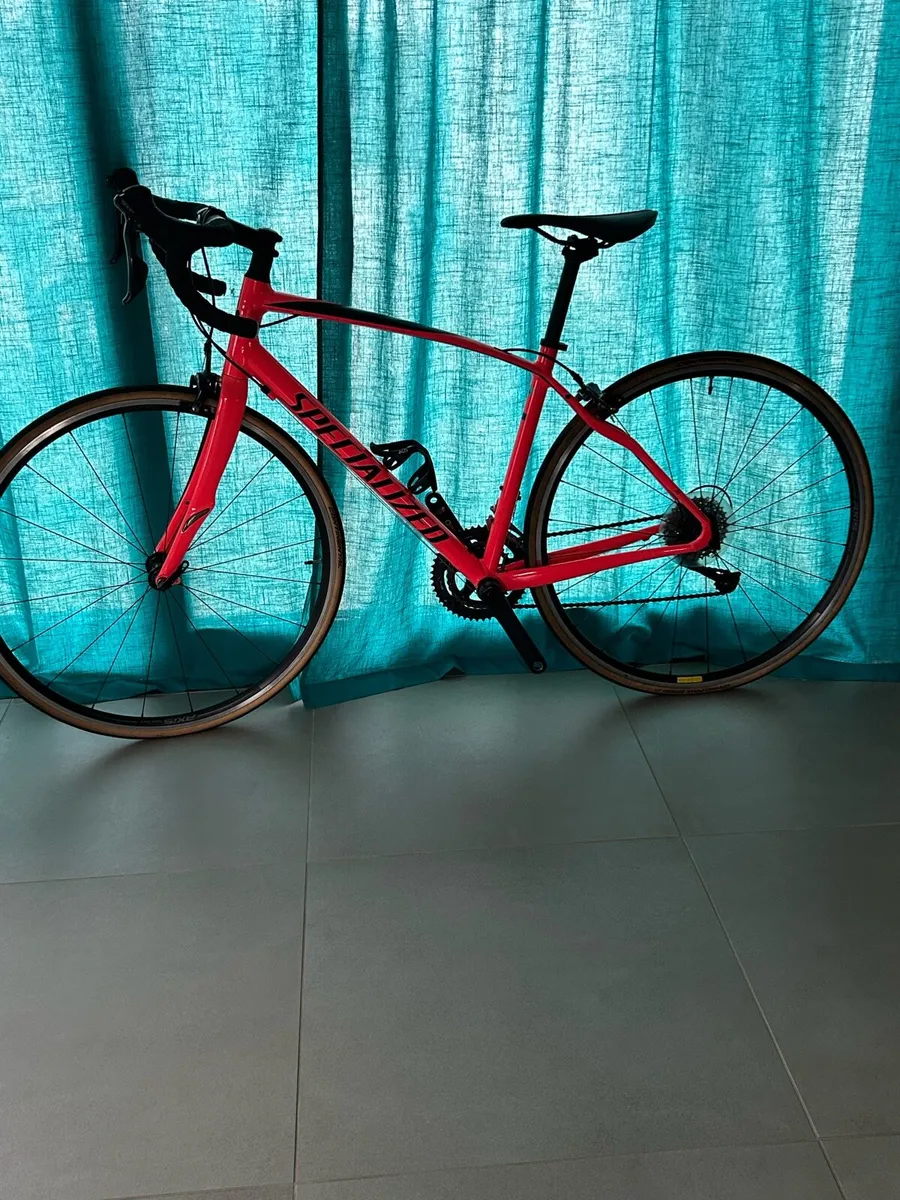 Specialised Dolce ladies road bike. Size 54. - Image 2