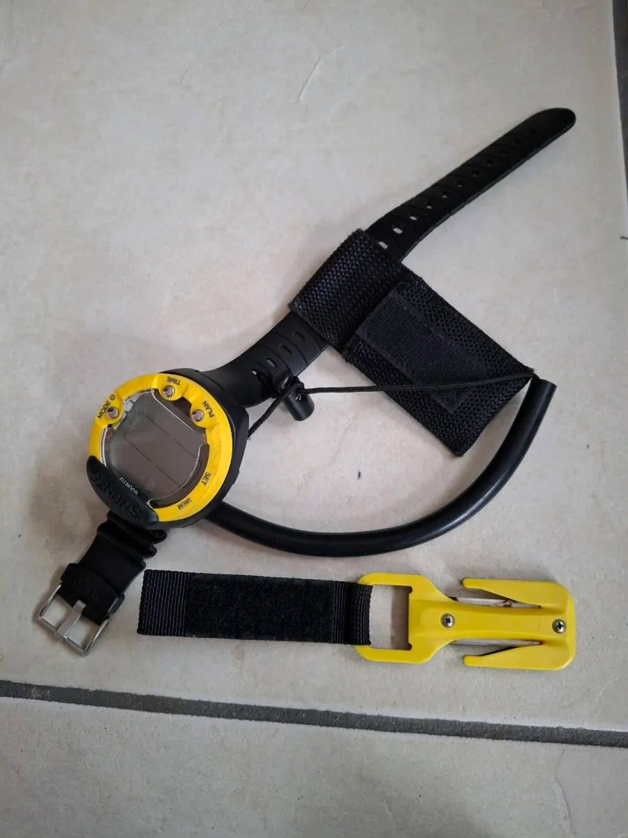 SUUNTO Dive computer and Trilobite line cutter