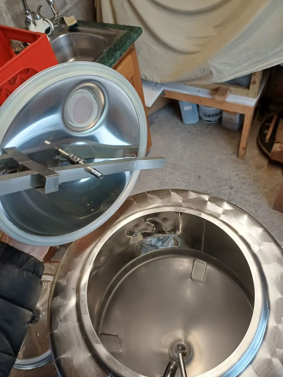 Speidel 30L conical SS fermentation tank - Image 4