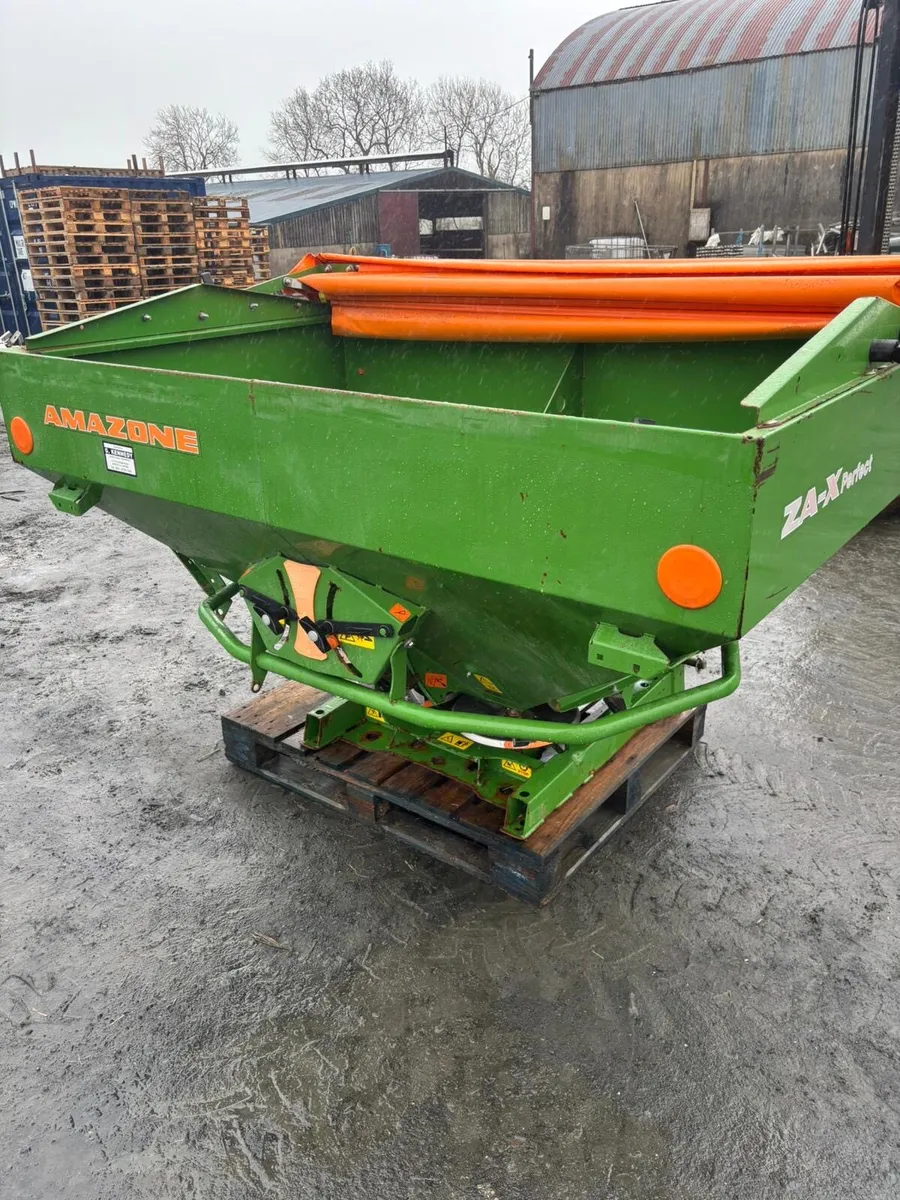 Amazone Fertiliser Sower ZX-A 1402 - Image 1