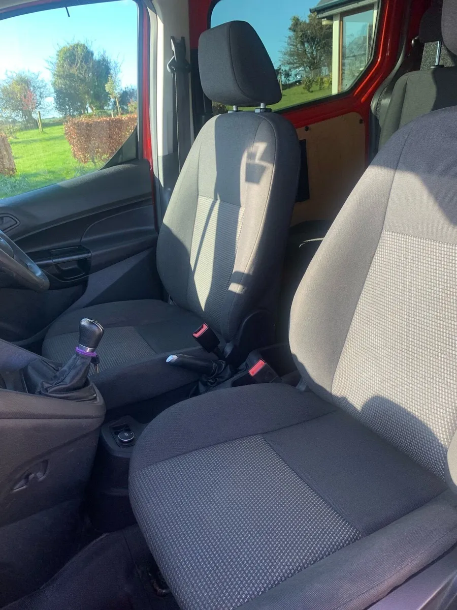 Ford Transit Connect crew cab - Image 2