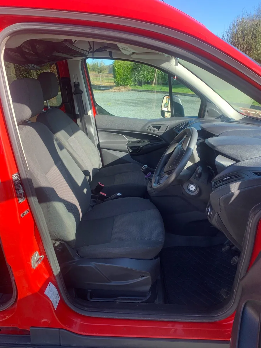 Ford Transit Connect crew cab - Image 4