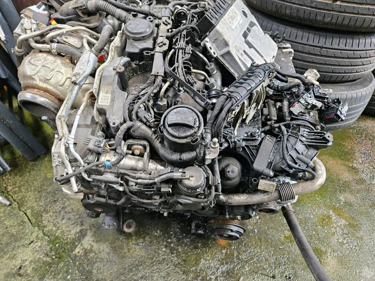 Mercedes E220 engine