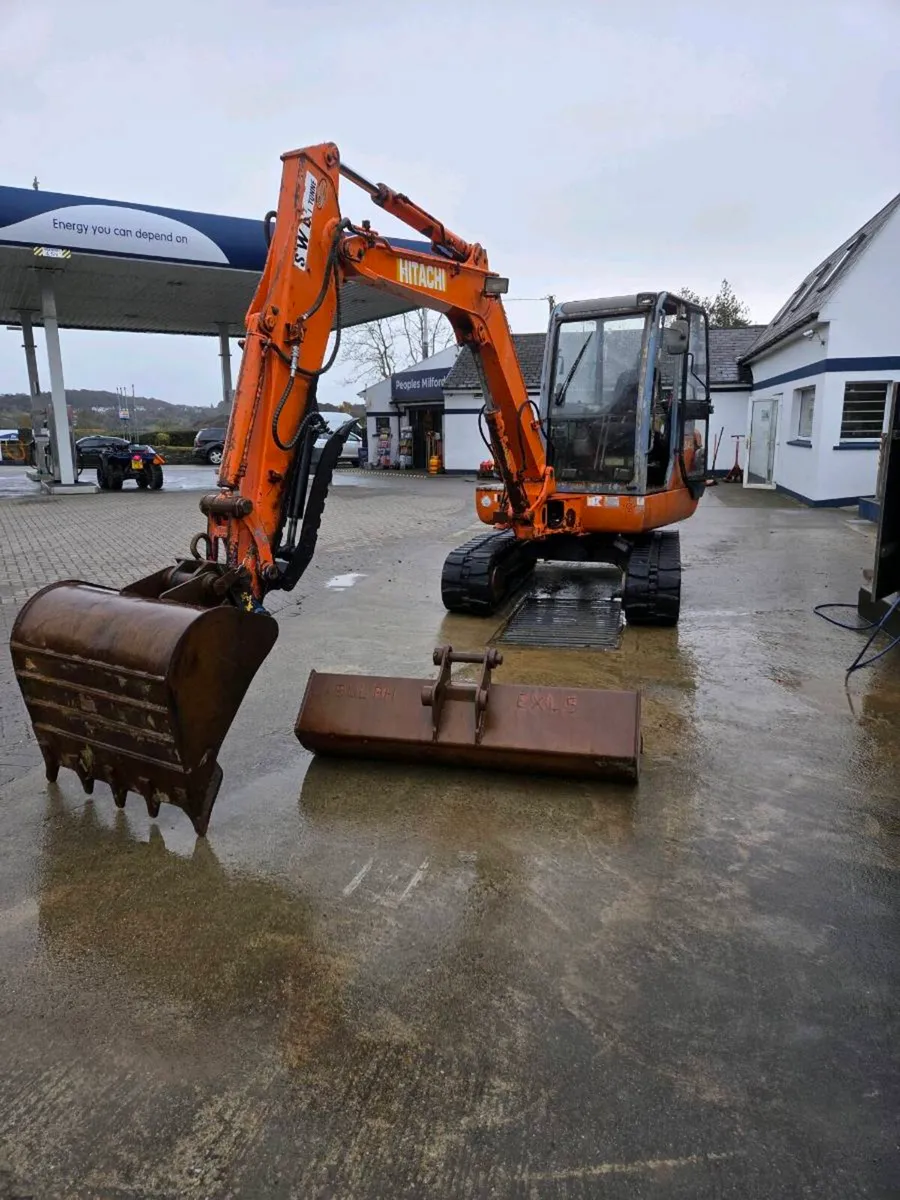 Hitachi EX45 mini digger - Image 2
