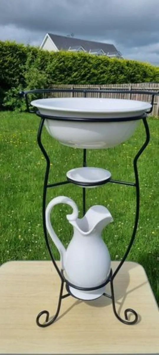 Vintage washbasin on a metal stand - Image 2