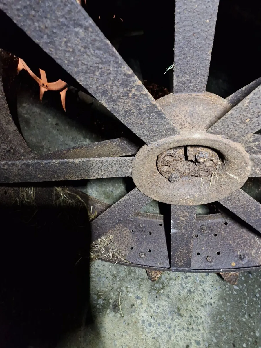Metal Rear Tractor Wheels With Spade Teeth/Lugs - Image 3