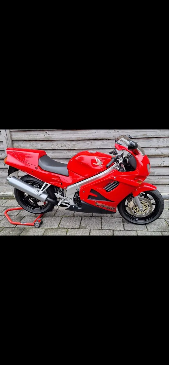 Honda vfr750f rc36 - Image 1