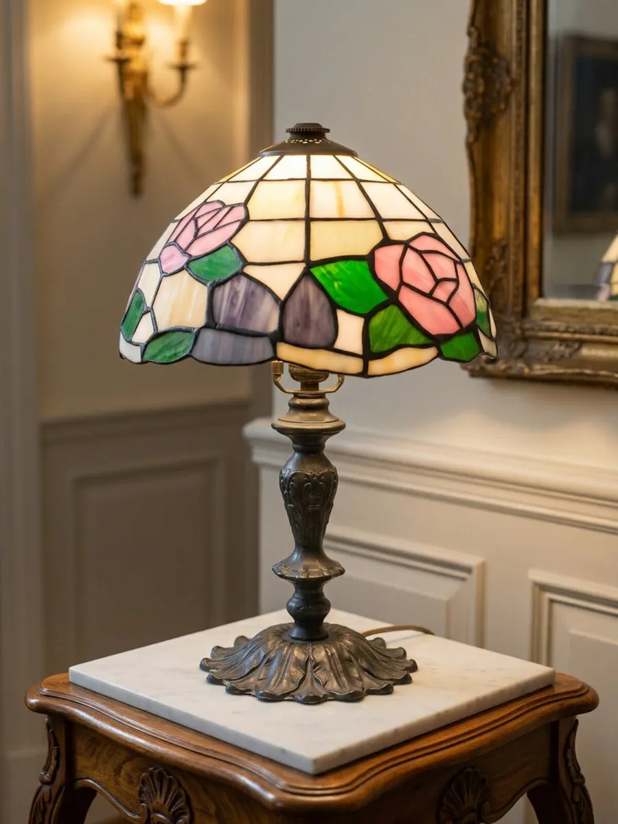 Vintage tiffany lamp POSTAGE AVAILABLE - Image 3