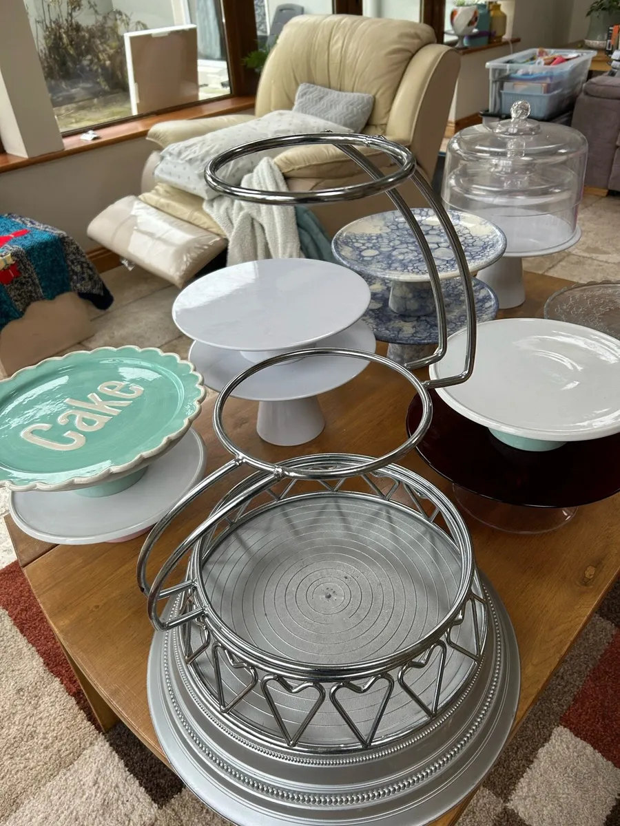 Cake stands & milk churns - Image 1