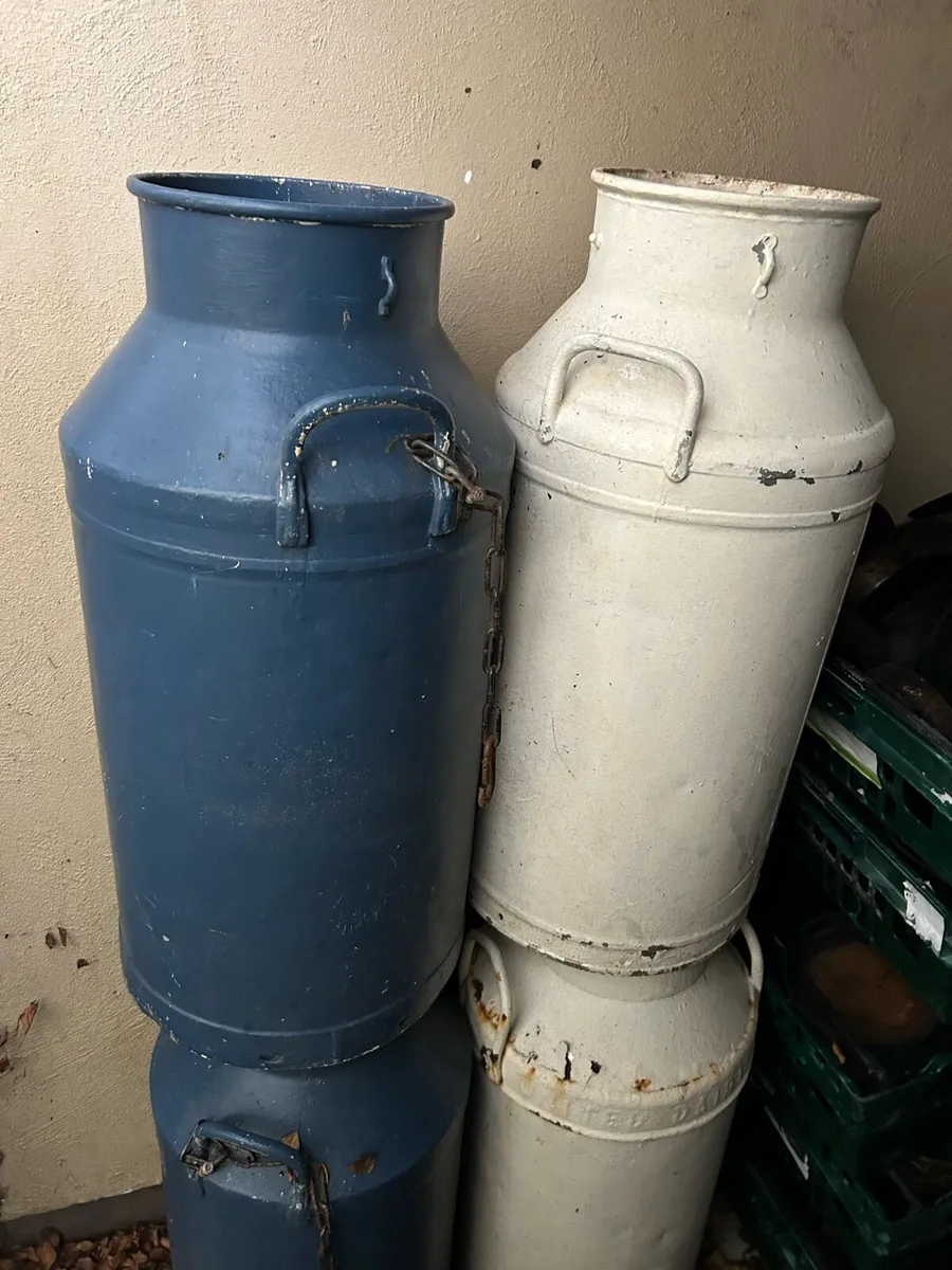 Cake stands & milk churns - Image 3