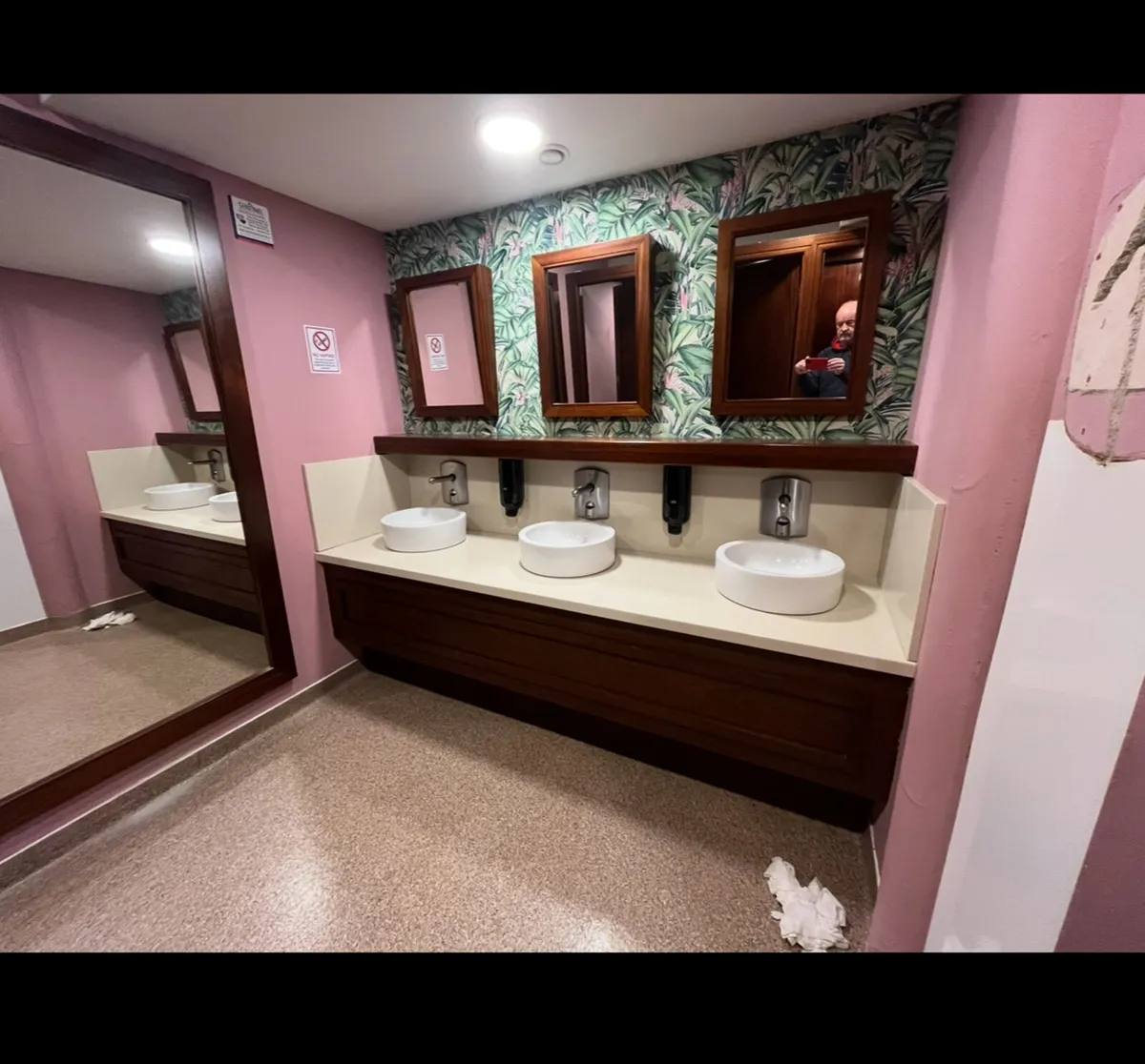 Bathroom sinks - Image 2