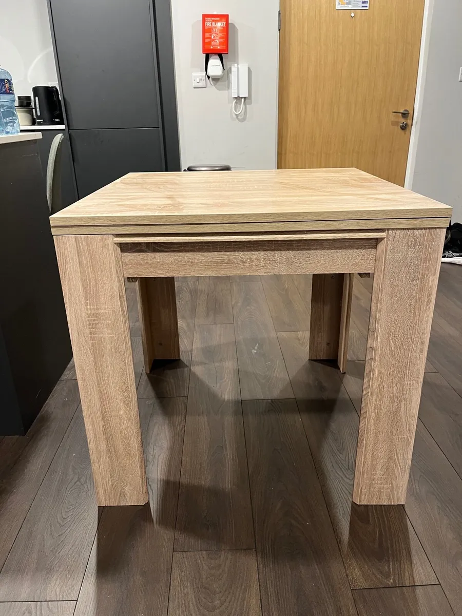 Dining table - Image 1