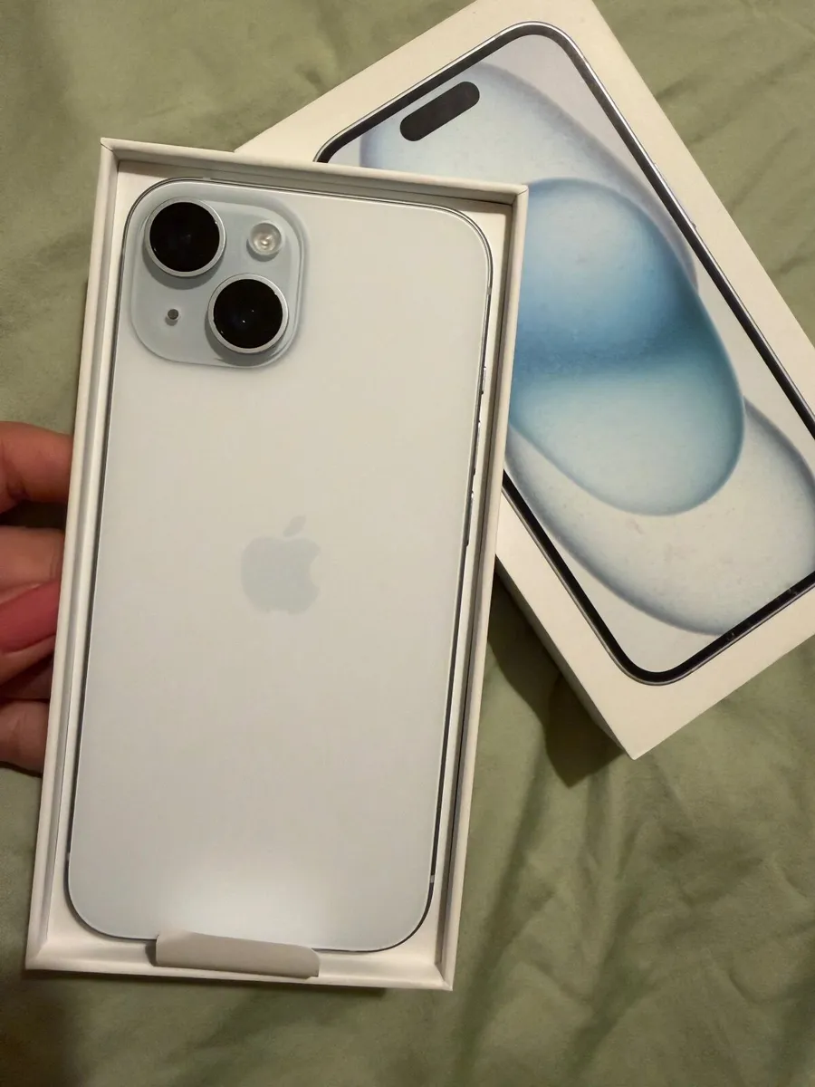 iPhone 15 - Image 3