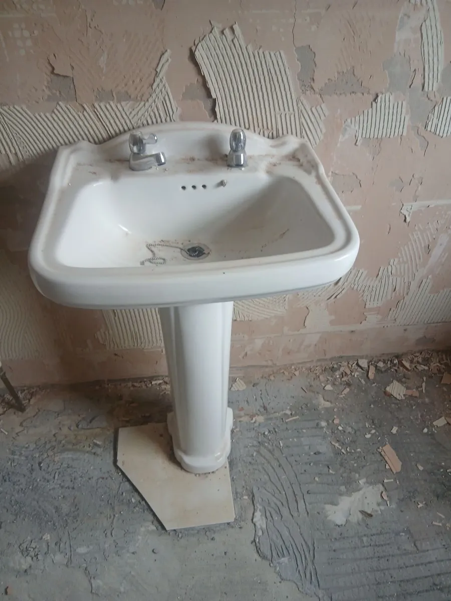 Used bathroom suite - Image 3