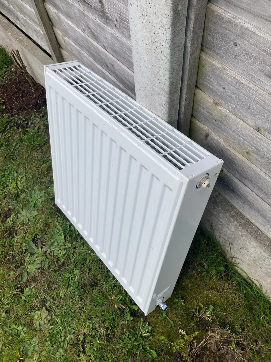 22 radiator, 50x50cm - Image 1