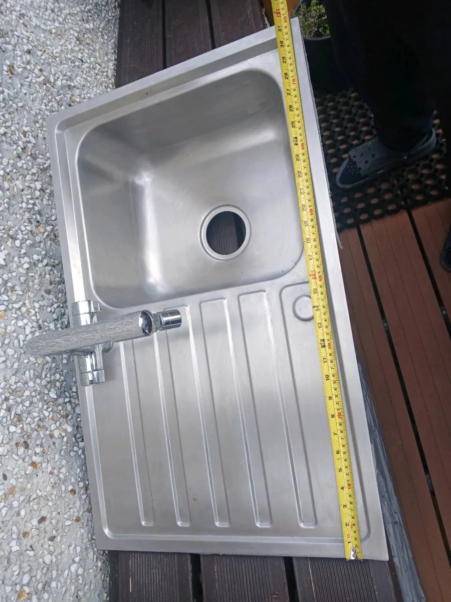 Kitchen sink with tap - Image 2