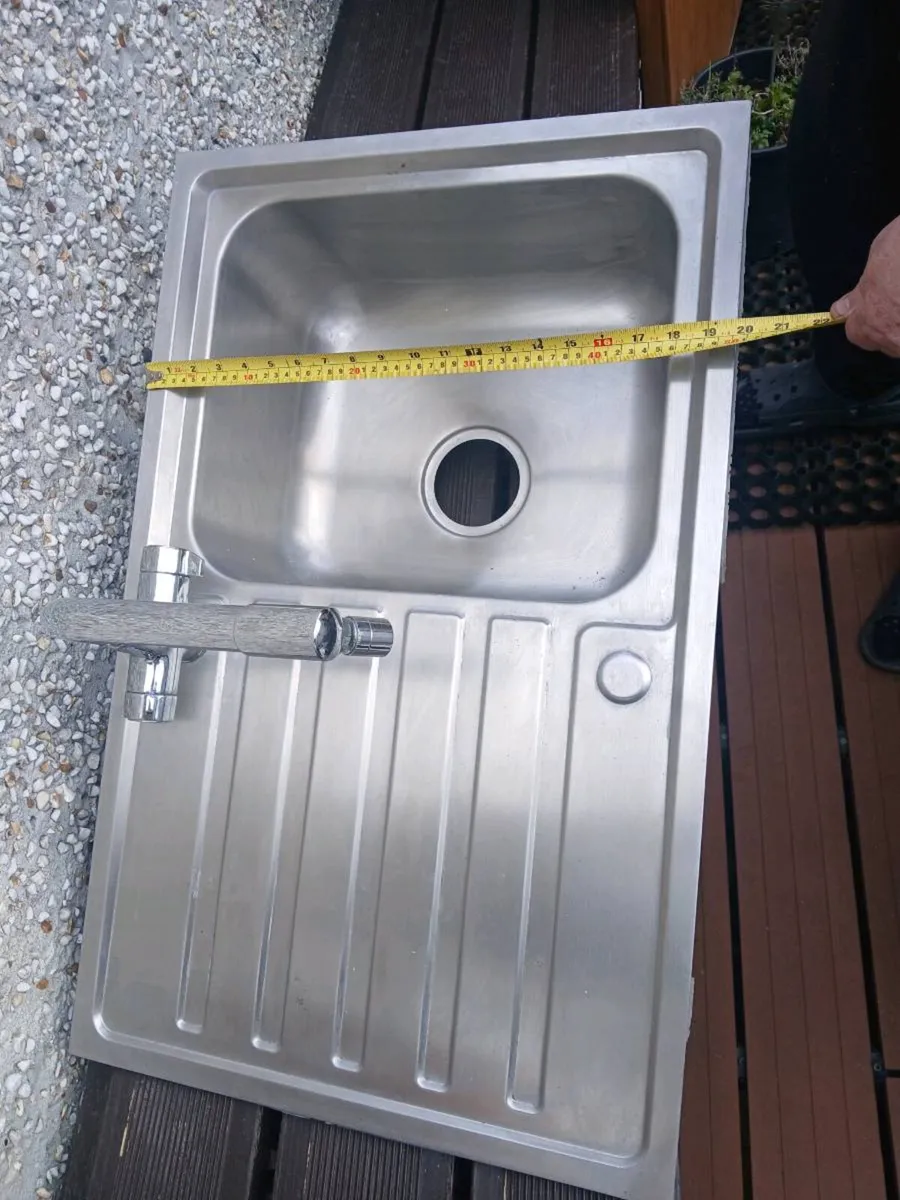 Kitchen sink with tap - Image 3