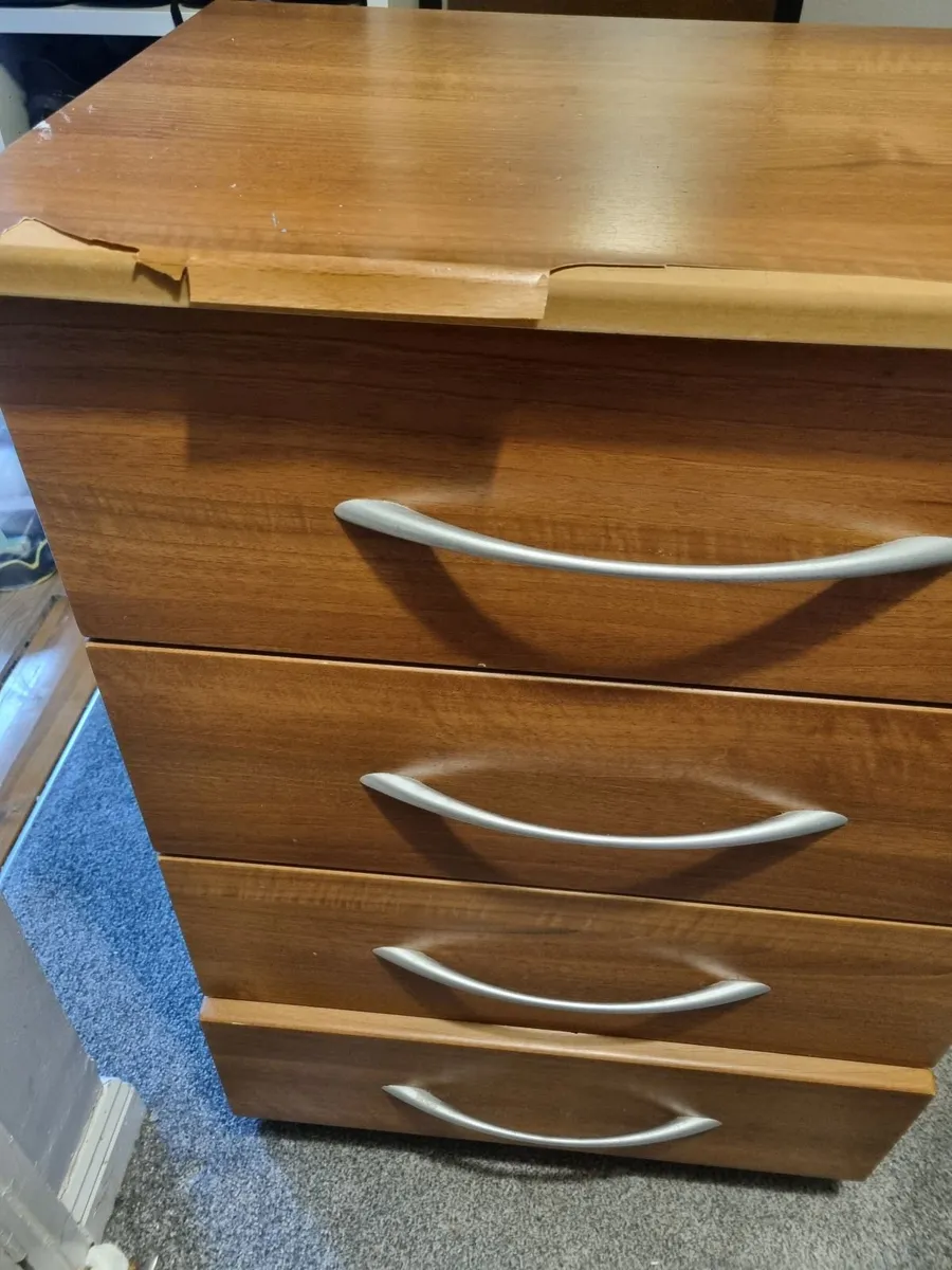 chest of drawers - Image 1