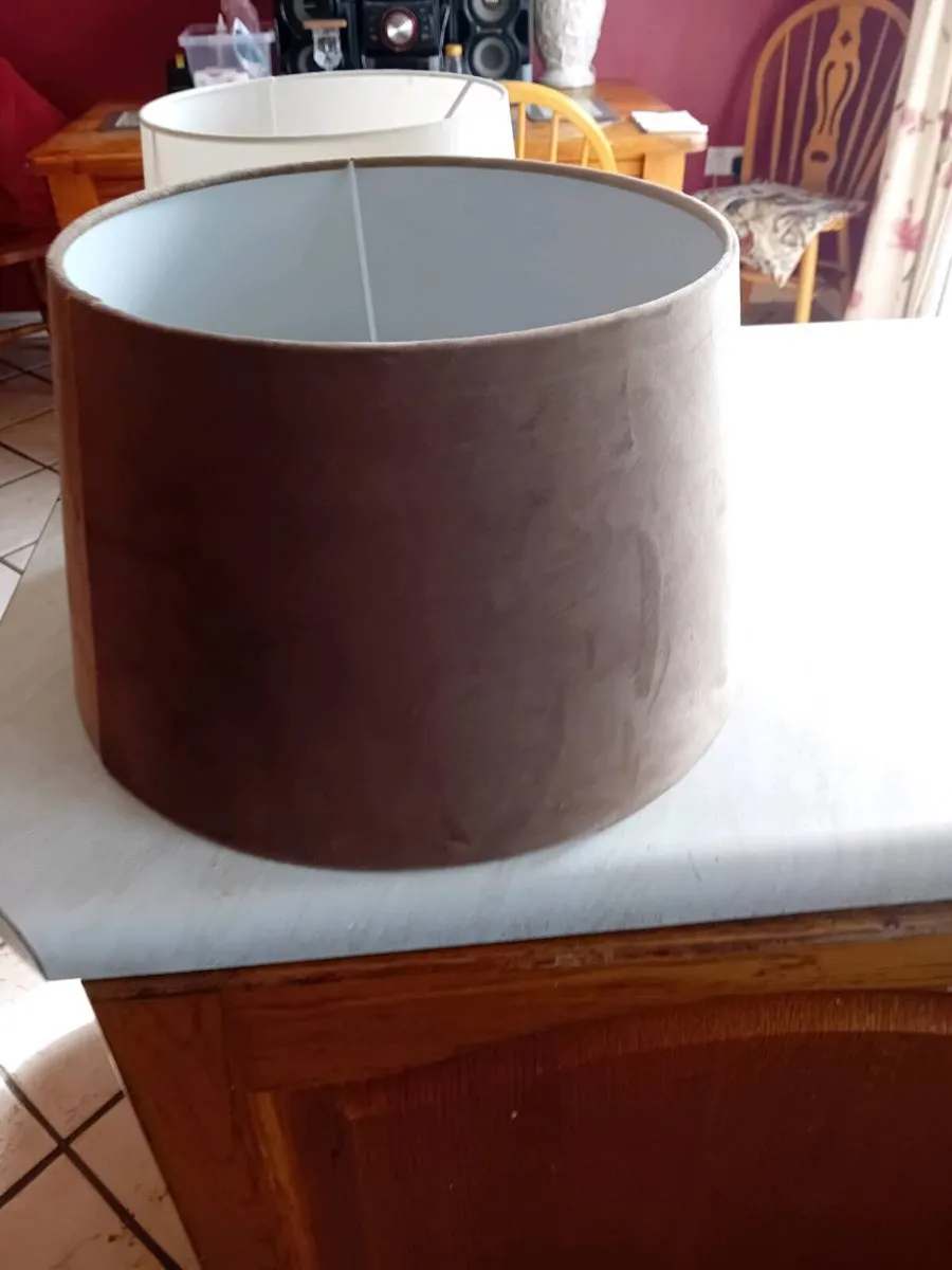 2 table lamp and 2 lamp shades - Image 4