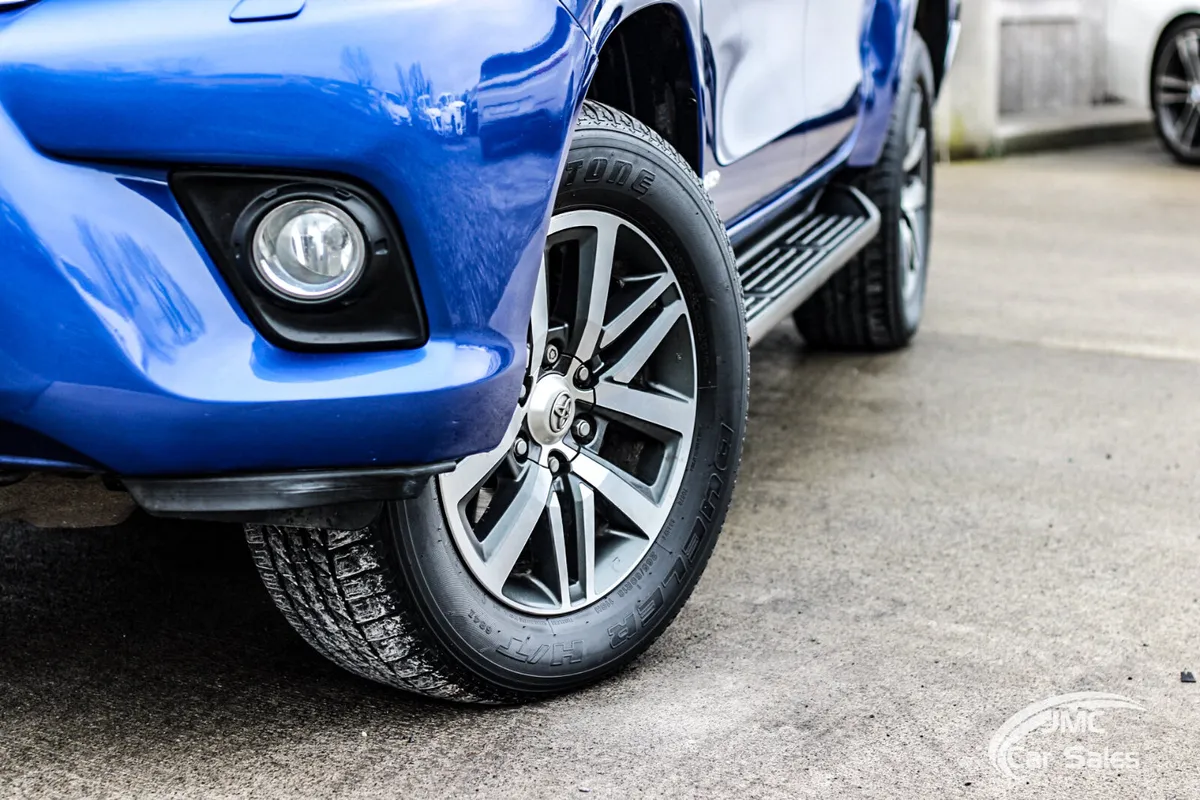 2019 TOYOTA HILUX INVINCIBLE - Image 2